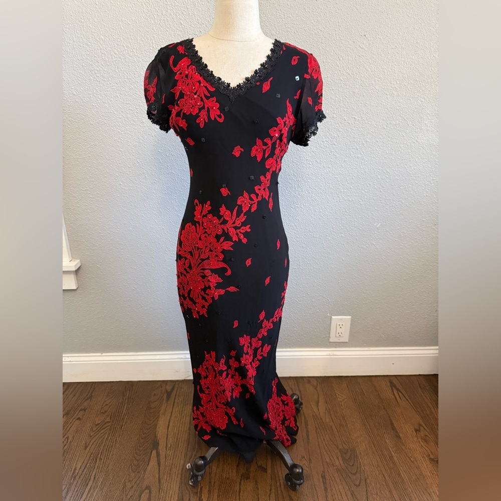 Vintage Majick Red Black‎ Beaded Floral Size Small